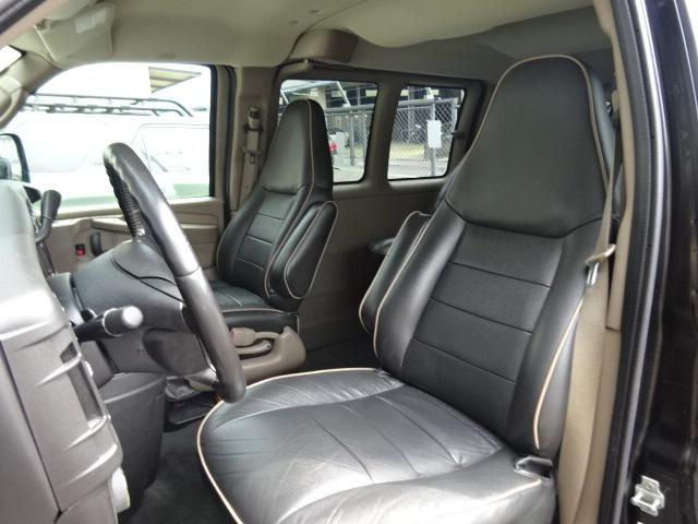 シボレーエクスプレス 　２００８年後期型モデル　パッセンジャーＡＷＤ　オートチェックＣＡＲＦＡＸあり　実走行　ＳＤナビ　Ｂカメラ　分割リクライニング＆フラットシート　ＸＤ２０インチ　スライドドア　ＥＴＣ　記録簿付き（16枚目）