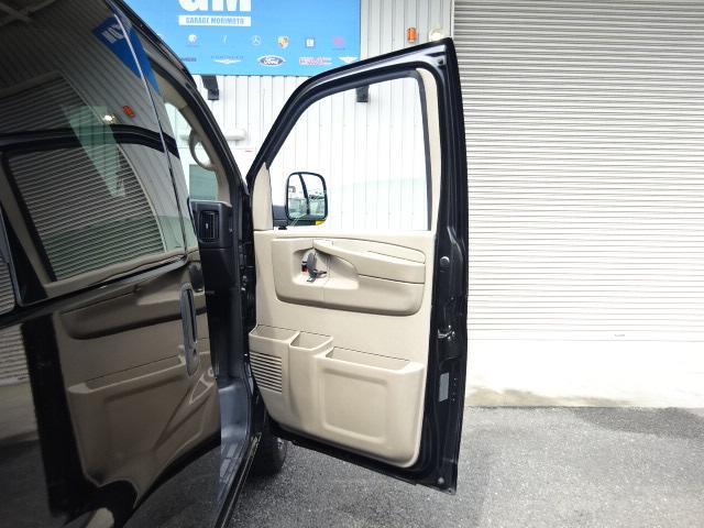 シボレーエクスプレス 　２００８年後期型モデル　パッセンジャーＡＷＤ　オートチェックＣＡＲＦＡＸあり　実走行　ＳＤナビ　Ｂカメラ　分割リクライニング＆フラットシート　ＸＤ２０インチ　スライドドア　ＥＴＣ　記録簿付き（20枚目）