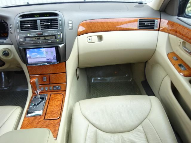 ＬＳ４３０ 　新車並行　エイムゲインエアロ　マフラーカールソン１／１６　２０インチ　パイオニアＳＤナビ　バックカメラ　車高調整ＫＩＴ　サンルーフ　ベージュレザーシート　スマートキー　ＨＩＤ（31枚目）
