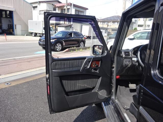 Ｇクラス Ｇ５００　ロング　左ハンドル　ディーラー車　サンルーフ　ブラックレザーシート　２０インチアルミホイール　ＳＤナビ　バックカメラ　８ナンバー　ディライト　ＨＩＤ　　レザーハンドル（19枚目）