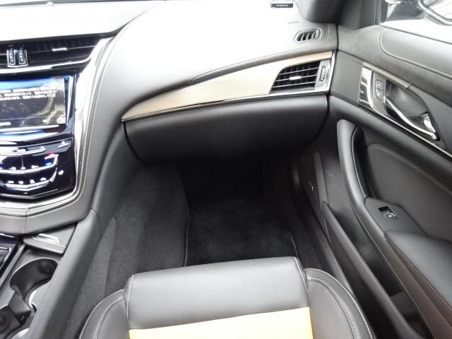 キャデラックＣＴＳ－Ｖ スペック－Ｂ　スペックＢ　正規ディーラー車　スーパーチャージャーカーボンファイバーエアロＰＫＧ　レカロ製パフォーマンスシート　サンルーフ　デジタルインナーミラー　アップルカープレイ　地デジ　ＥＴＣ（31枚目）