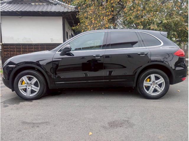 カイエン Ｓ　Ｖ８　４．８Ｌ　４ＷＤ　右ハンドル　電動レザーシート　ＥＴＣ　ナビ　キーレス　バックカメラ　クルコン　ディーラー車　電動リアゲート（5枚目）