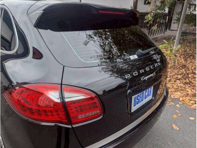 カイエン Ｓ　Ｖ８　４．８Ｌ　４ＷＤ　右ハンドル　電動レザーシート　ＥＴＣ　ナビ　キーレス　バックカメラ　クルコン　ディーラー車　電動リアゲート（8枚目）