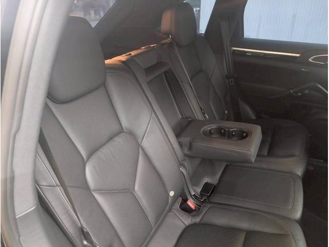 カイエン Ｓ　Ｖ８　４．８Ｌ　４ＷＤ　右ハンドル　電動レザーシート　ＥＴＣ　ナビ　キーレス　バックカメラ　クルコン　ディーラー車　電動リアゲート（21枚目）