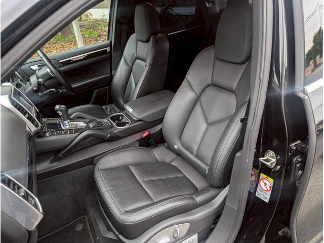 カイエン Ｓ　Ｖ８　４．８Ｌ　４ＷＤ　右ハンドル　電動レザーシート　ＥＴＣ　ナビ　キーレス　バックカメラ　クルコン　ディーラー車　電動リアゲート（22枚目）