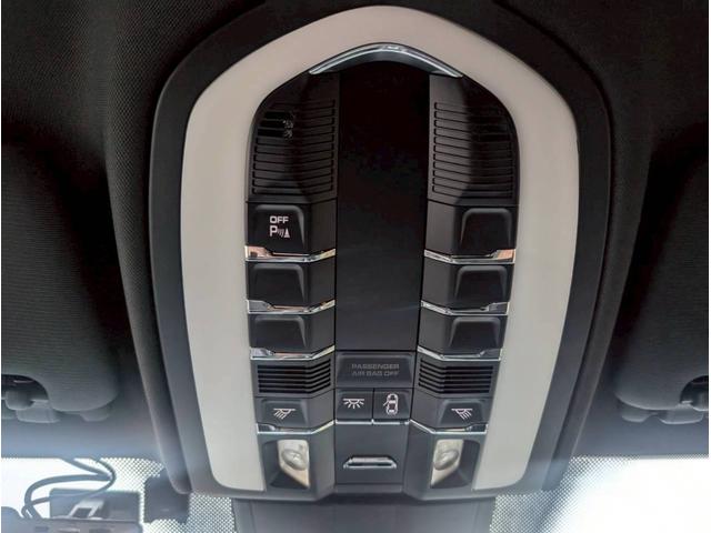 カイエン Ｓ　Ｖ８　４．８Ｌ　４ＷＤ　右ハンドル　電動レザーシート　ＥＴＣ　ナビ　キーレス　バックカメラ　クルコン　ディーラー車　電動リアゲート（24枚目）