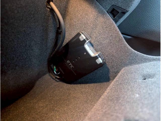 カイエン Ｓ　Ｖ８　４．８Ｌ　４ＷＤ　右ハンドル　電動レザーシート　ＥＴＣ　ナビ　キーレス　バックカメラ　クルコン　ディーラー車　電動リアゲート（25枚目）