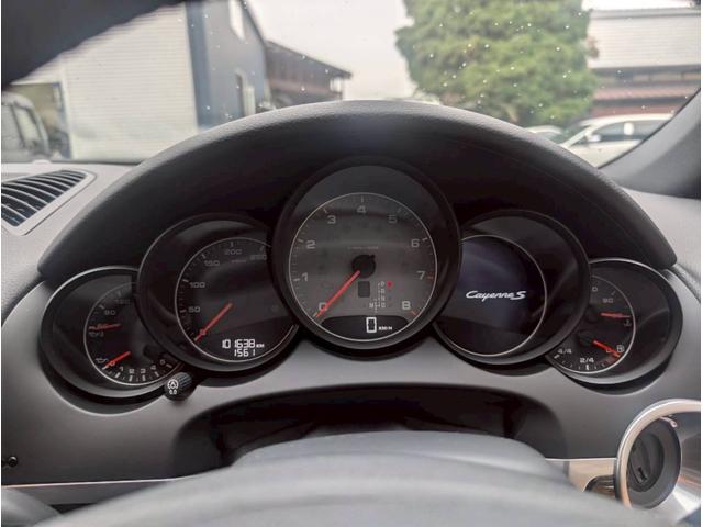 カイエン Ｓ　Ｖ８　４．８Ｌ　４ＷＤ　右ハンドル　電動レザーシート　ＥＴＣ　ナビ　キーレス　バックカメラ　クルコン　ディーラー車　電動リアゲート（29枚目）