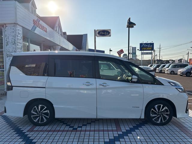 セレナ ハイウェイスターＶ　純正９インチナビゲーション　アラウンドビューモニター　ワンオーナー　　地デジフルセグＴＶ　ＥＴＣ　フリップダウンモニター　両側パワースライドドア　ＣＤ／ＤＶＤ再生　パーキングアシスト　プロパイロット（6枚目）