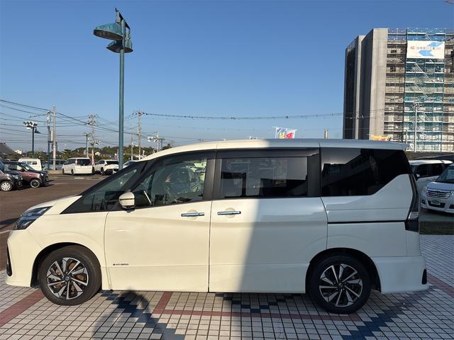 セレナ ハイウェイスターＶ　純正９インチナビゲーション　アラウンドビューモニター　ワンオーナー　　地デジフルセグＴＶ　ＥＴＣ　フリップダウンモニター　両側パワースライドドア　ＣＤ／ＤＶＤ再生　パーキングアシスト　プロパイロット（7枚目）