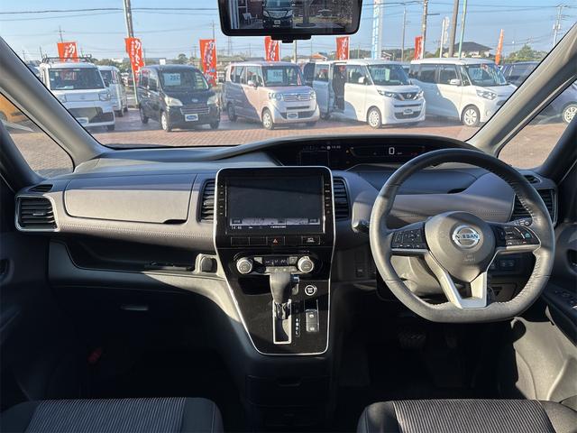 セレナ ハイウェイスターＶ　純正９インチナビゲーション　アラウンドビューモニター　ワンオーナー　　地デジフルセグＴＶ　ＥＴＣ　フリップダウンモニター　両側パワースライドドア　ＣＤ／ＤＶＤ再生　パーキングアシスト　プロパイロット（8枚目）