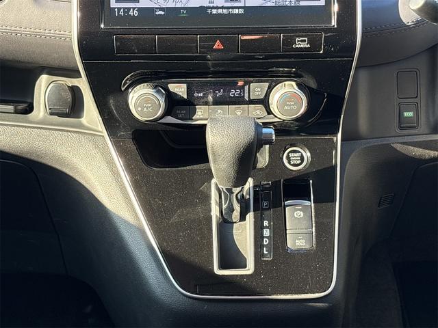 セレナ ハイウェイスターＶ　純正９インチナビゲーション　アラウンドビューモニター　ワンオーナー　　地デジフルセグＴＶ　ＥＴＣ　フリップダウンモニター　両側パワースライドドア　ＣＤ／ＤＶＤ再生　パーキングアシスト　プロパイロット（10枚目）