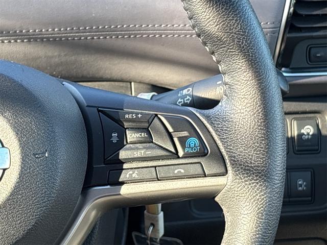 セレナ ハイウェイスターＶ　純正９インチナビゲーション　アラウンドビューモニター　ワンオーナー　　地デジフルセグＴＶ　ＥＴＣ　フリップダウンモニター　両側パワースライドドア　ＣＤ／ＤＶＤ再生　パーキングアシスト　プロパイロット（14枚目）