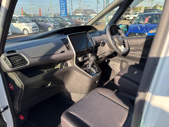 セレナ ハイウェイスターＶ　純正９インチナビゲーション　アラウンドビューモニター　ワンオーナー　　地デジフルセグＴＶ　ＥＴＣ　フリップダウンモニター　両側パワースライドドア　ＣＤ／ＤＶＤ再生　パーキングアシスト　プロパイロット（18枚目）