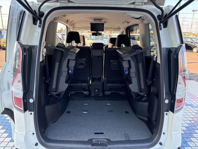 セレナ ハイウェイスターＶ　純正９インチナビゲーション　アラウンドビューモニター　ワンオーナー　　地デジフルセグＴＶ　ＥＴＣ　フリップダウンモニター　両側パワースライドドア　ＣＤ／ＤＶＤ再生　パーキングアシスト　プロパイロット（22枚目）