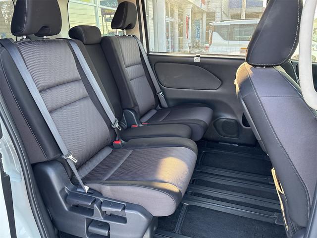 セレナ ハイウェイスターＶ　純正９インチナビゲーション　アラウンドビューモニター　ワンオーナー　　地デジフルセグＴＶ　ＥＴＣ　フリップダウンモニター　両側パワースライドドア　ＣＤ／ＤＶＤ再生　パーキングアシスト　プロパイロット（25枚目）