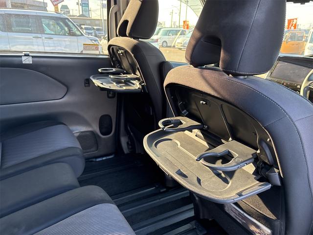 セレナ ハイウェイスターＶ　純正９インチナビゲーション　アラウンドビューモニター　ワンオーナー　　地デジフルセグＴＶ　ＥＴＣ　フリップダウンモニター　両側パワースライドドア　ＣＤ／ＤＶＤ再生　パーキングアシスト　プロパイロット（27枚目）