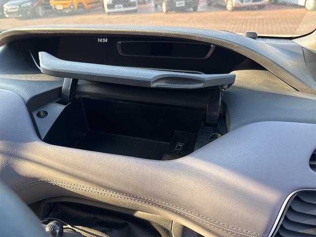 セレナ ハイウェイスターＶ　純正９インチナビゲーション　アラウンドビューモニター　ワンオーナー　　地デジフルセグＴＶ　ＥＴＣ　フリップダウンモニター　両側パワースライドドア　ＣＤ／ＤＶＤ再生　パーキングアシスト　プロパイロット（32枚目）