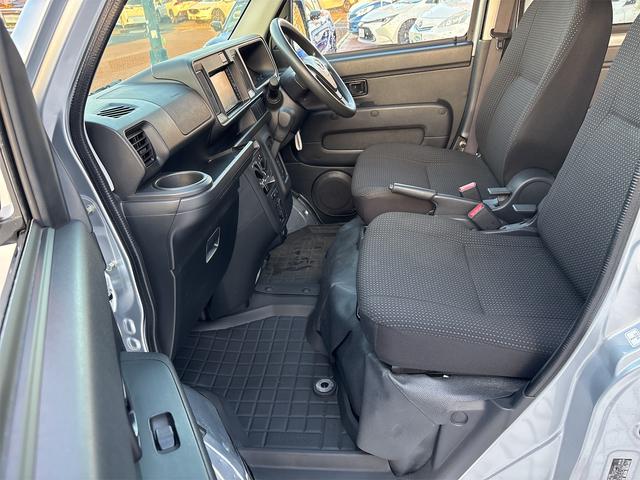 ハイゼットカーゴ ＤＸ　ＳＡＩＩＩ　純正ナビゲーション　地デジフルセグＴＶ　ＬＥＤヘッドライト　キーレスキー　ＤＶＤ再生　衝突被害軽減ブレーキ　プライバシーガラス　ＣＤ再生　パワーウインドウ　横滑り防止装置（19枚目）