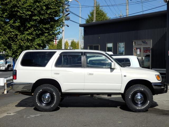 ハイラックスサーフ ＳＳＲ－Ｘ後期型クラシックナロー新品３ＵＰ新品タコマフェイス　プレミアムセレクション　新品ＤＥＡＮ１６インチＡＷ　新品ＢＦグットリッチＡＴタイヤ　新品タコマ風フロントグリル　４ＷＤ　純正パール（6枚目）