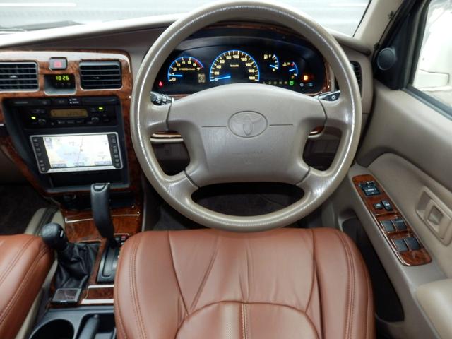 ハイラックスサーフ ＳＳＲ－Ｘ後期型クラシックナロー新品３ＵＰ新品タコマフェイス　プレミアムセレクション　新品ＤＥＡＮ１６インチＡＷ　新品ＢＦグットリッチＡＴタイヤ　新品タコマ風フロントグリル　４ＷＤ　純正パール（9枚目）