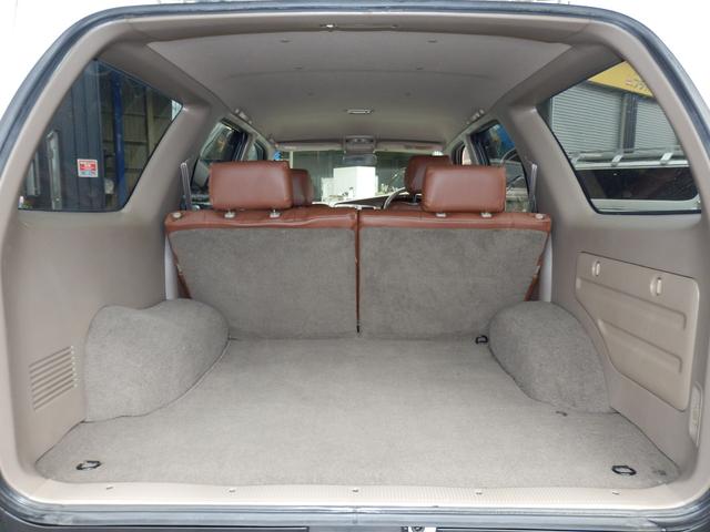 ハイラックスサーフ ＳＳＲ－Ｘ後期型クラシックナロー新品３ＵＰ新品タコマフェイス　プレミアムセレクション　新品ＤＥＡＮ１６インチＡＷ　新品ＢＦグットリッチＡＴタイヤ　新品タコマ風フロントグリル　４ＷＤ　純正パール（12枚目）