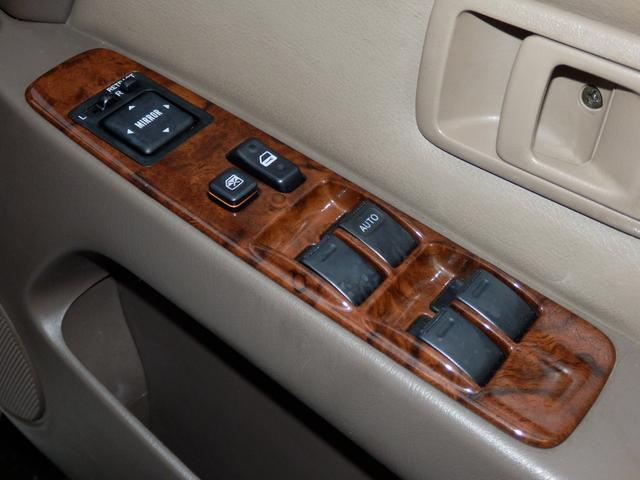 ハイラックスサーフ ＳＳＲ－Ｘ後期型クラシックナロー新品３ＵＰ新品タコマフェイス　プレミアムセレクション　新品ＤＥＡＮ１６インチＡＷ　新品ＢＦグットリッチＡＴタイヤ　新品タコマ風フロントグリル　４ＷＤ　純正パール（40枚目）