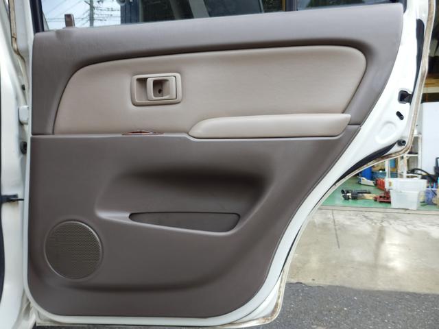 ハイラックスサーフ ＳＳＲ－Ｘ後期型クラシックナロー新品３ＵＰ新品タコマフェイス　プレミアムセレクション　新品ＤＥＡＮ１６インチＡＷ　新品ＢＦグットリッチＡＴタイヤ　新品タコマ風フロントグリル　４ＷＤ　純正パール（50枚目）