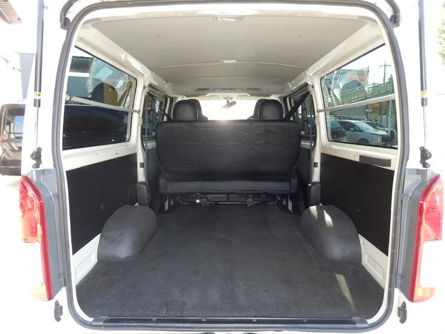 ハイエースバン S-GL仕様DX GLパッケージ ダブルエアコン 新品デイトナ16インチホイール 新品ナスカータイヤ 助手席シートリクライニング加工済み 後席スーパーGLシート(12枚目)