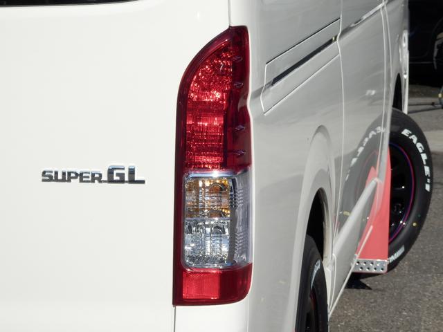 ハイエースバン S-GL仕様DX GLパッケージ ダブルエアコン 新品デイトナ16インチホイール 新品ナスカータイヤ 助手席シートリクライニング加工済み 後席スーパーGLシート(16枚目)