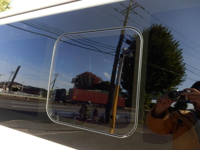 ハイエースバン S-GL仕様DX GLパッケージ ダブルエアコン 新品デイトナ16インチホイール 新品ナスカータイヤ 助手席シートリクライニング加工済み 後席スーパーGLシート(31枚目)