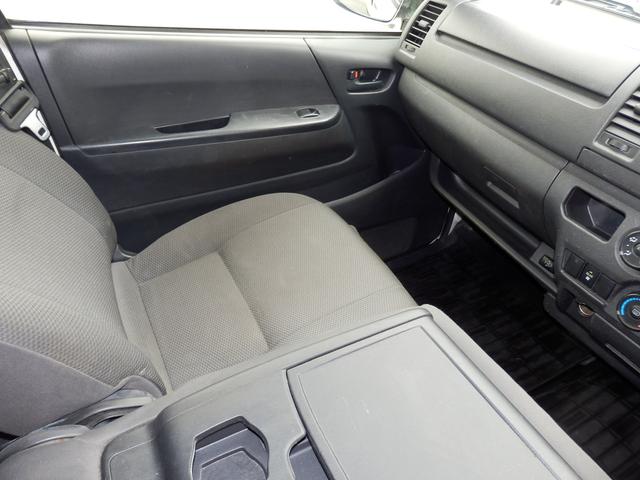 ハイエースバン S-GL仕様DX GLパッケージ ダブルエアコン 新品デイトナ16インチホイール 新品ナスカータイヤ 助手席シートリクライニング加工済み 後席スーパーGLシート(40枚目)