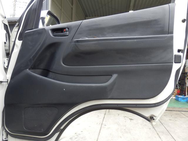 ハイエースバン S-GL仕様DX GLパッケージ ダブルエアコン 新品デイトナ16インチホイール 新品ナスカータイヤ 助手席シートリクライニング加工済み 後席スーパーGLシート(46枚目)