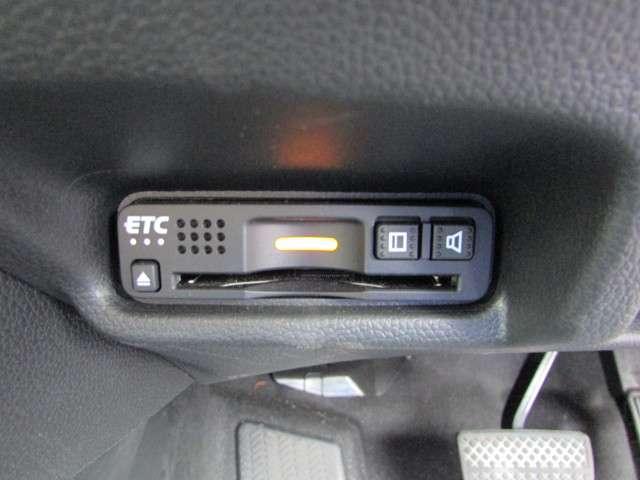 L ホンダセンシング 純正メモリーナビ フルセグTV CD DVD Bluetooth USB リアカメラ ETC 禁煙 元試乗車 ホンダセンシング LEDヘッドライト LEDフォグライト サイドエアバッグ スマートキー(6枚目)