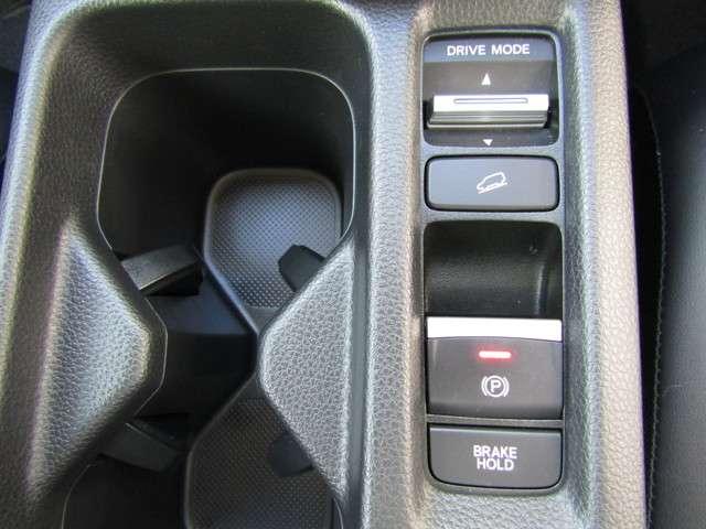 e:HEVZ 禁煙車 ワンオーナー 点検パック当社実施済車 ナビ リアカメラ Bluetooth USB フルセグ LEDヘッドライト パワーテールゲート 純正18インチアルミホイール(8枚目)