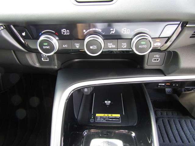 e:HEVZ 禁煙車 ワンオーナー 点検パック当社実施済車 ナビ リアカメラ Bluetooth USB フルセグ LEDヘッドライト パワーテールゲート 純正18インチアルミホイール(10枚目)