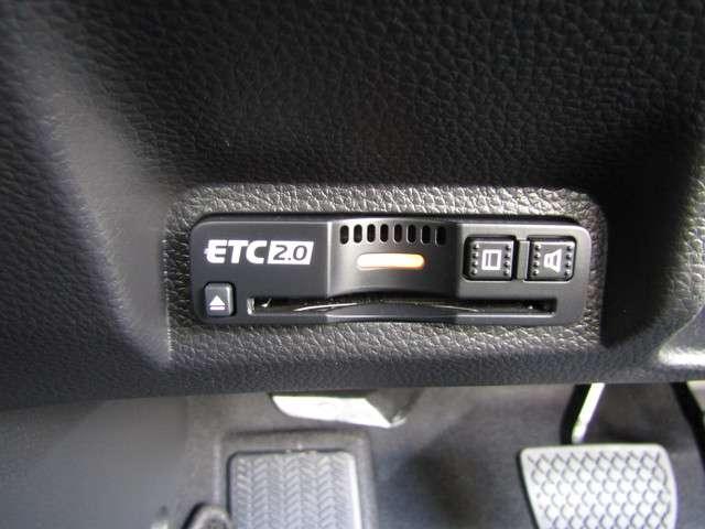 e:HEVZ 禁煙車 ワンオーナー 点検パック当社実施済車 ナビ リアカメラ Bluetooth USB フルセグ LEDヘッドライト パワーテールゲート 純正18インチアルミホイール(11枚目)