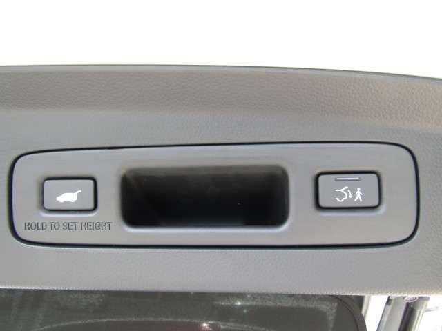 e:HEVZ 禁煙車 ワンオーナー 点検パック当社実施済車 ナビ リアカメラ Bluetooth USB フルセグ LEDヘッドライト パワーテールゲート 純正18インチアルミホイール(12枚目)