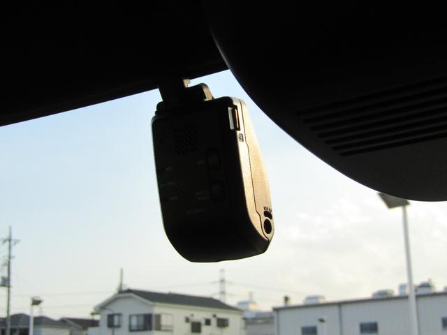 Ｎ－ＢＯＸカスタム ベースグレード　当社元試乗車　ワンオーナー　禁煙車　純正９インチナビ　フルセグ　Ｂｌｕｅｔｏｏｔｈ　ミュージックサーバー　ドラレコ　ＥＴＣ　ＵＳＢ　シートヒーター　片側電動スライドドア　ＬＥＤライト　サイドエアバック（4枚目）