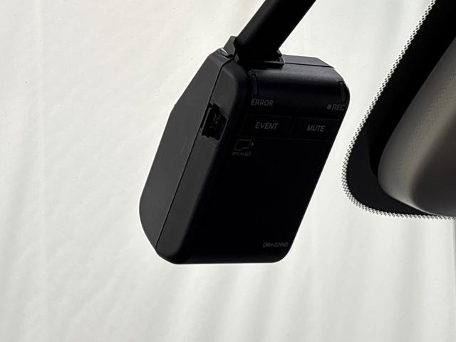 ステップワゴン エアー　ワンオーナー　禁煙車　純正９インチナビ　フルセグ　Ｂｌｕｅｔｏｏｔｈ　ミュージックサーバー　ＵＳＢ　３カメラドラレコ　ＥＴＣ　両側電動スライドドア　バックカメラ　ＬＥＤライト　１６インチアルミホイール（9枚目）