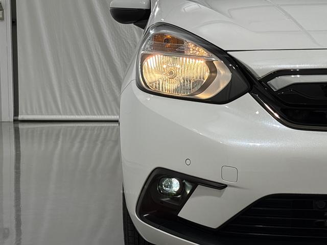 フィット ベーシック ワンオーナー 禁煙車 純正9インチナビ フルセグ Bluetooth ミュージックサーバー USB 前後ドラレコ ETC バックカメラ オートライト 15インチアルミホイール サイドカーテンエアバック(8枚目)