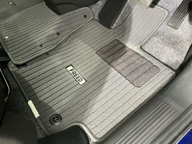 フリード Gジャストセレクション ワンオーナー 禁煙車 パイオニアメモリーナビ ワンセグTV Bluetooth 片側電動スライドドア ETC バックカメラ オートエアコン スマートキー エアバック ABS 横滑り防止 ドアバイザー(17枚目)