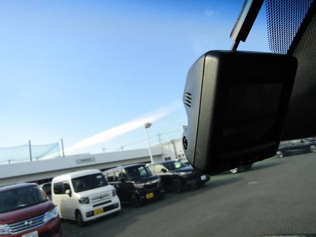 Ｎ－ＯＮＥ プレミアム　禁煙車　純正ナビ　フルセグ　Ｂｌｕｅｔｏｏｔｈ　ＤＶＤ　ＵＳＢ　ドラレコ　ＥＴＣ　バックカメラ　ディスチャージライト　オートライト　衝突軽減ブレーキ　サイドカーテンエアバック　クルーズコントロール（7枚目）
