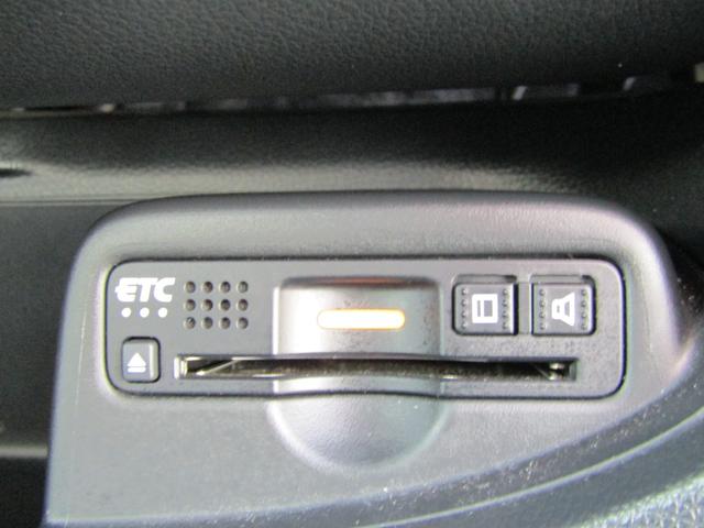 Ｎ－ＯＮＥ プレミアム　禁煙車　純正ナビ　フルセグ　Ｂｌｕｅｔｏｏｔｈ　ＤＶＤ　ＵＳＢ　ドラレコ　ＥＴＣ　バックカメラ　ディスチャージライト　オートライト　衝突軽減ブレーキ　サイドカーテンエアバック　クルーズコントロール（13枚目）