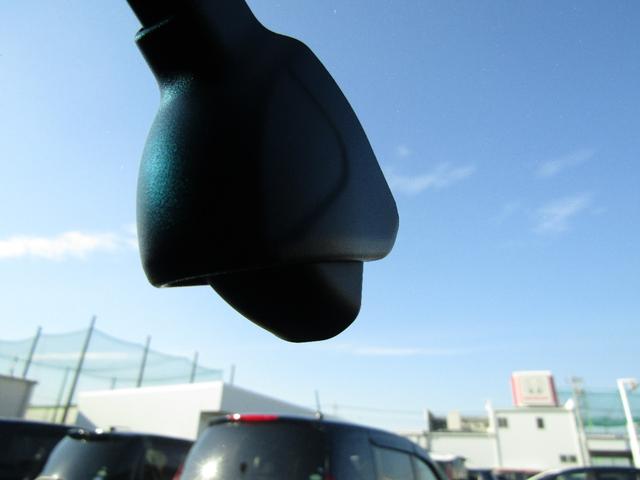 フィット ホーム　ワンオーナー　禁煙車　純正ナビ　ＣＤ　Ｂｌｕｅｔｏｏｔｈ　ＵＳＢ　前後ドラレコ　バックカメラ　ＬＥＤヘッドライト　オートライト　障害物センサー　サイドカーテンエアバック　スマートキー　衝突軽減ブレーキ（7枚目）