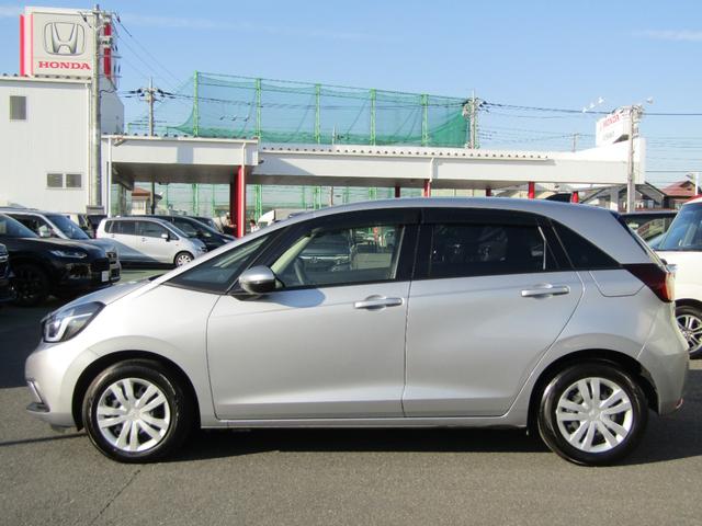 フィット ホーム　ワンオーナー　禁煙車　純正ナビ　ＣＤ　Ｂｌｕｅｔｏｏｔｈ　ＵＳＢ　前後ドラレコ　バックカメラ　ＬＥＤヘッドライト　オートライト　障害物センサー　サイドカーテンエアバック　スマートキー　衝突軽減ブレーキ（11枚目）