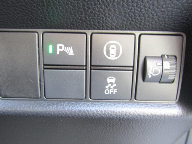 フィット ホーム　ワンオーナー　禁煙車　純正ナビ　ＣＤ　Ｂｌｕｅｔｏｏｔｈ　ＵＳＢ　前後ドラレコ　バックカメラ　ＬＥＤヘッドライト　オートライト　障害物センサー　サイドカーテンエアバック　スマートキー　衝突軽減ブレーキ（17枚目）