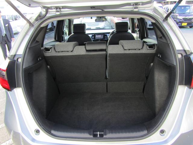 フィット ホーム　ワンオーナー　禁煙車　純正ナビ　ＣＤ　Ｂｌｕｅｔｏｏｔｈ　ＵＳＢ　前後ドラレコ　バックカメラ　ＬＥＤヘッドライト　オートライト　障害物センサー　サイドカーテンエアバック　スマートキー　衝突軽減ブレーキ（21枚目）