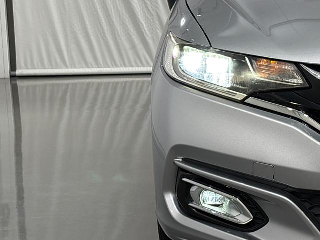 フィット １３Ｇ・Ｌホンダセンシング　ワンオーナー　禁煙車　当社点検パック実施済車　純正ナビ　ＣＤ　Ｂｌｕｅｔｏｏｔｈ　ＵＳＢ　ＬＥＤヘッドライト　オートライト　バックカメラ　ＥＴＣ　スマートキー　アイドリングストップ　サイドエアバック（7枚目）