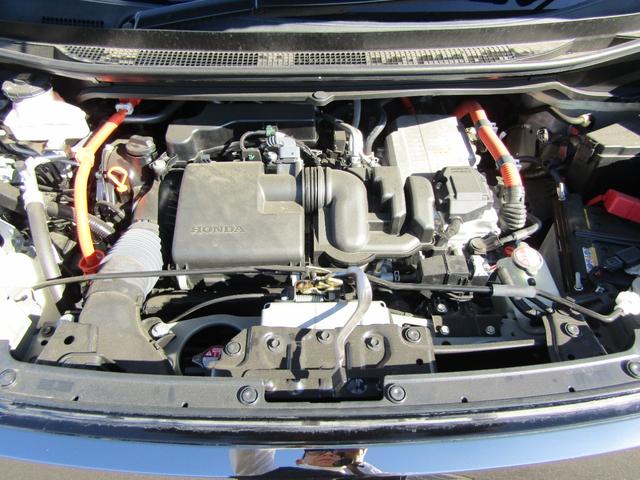 フリード e:HEVクロスター 当社元試乗車 禁煙車 純正11.4インチナビ フルセグ Bluetooth ミュージックサーバー USB 3カメラドラレコ 両側電動スライド シートヒーター LEDライト 15インチアルミ ETC(2枚目)